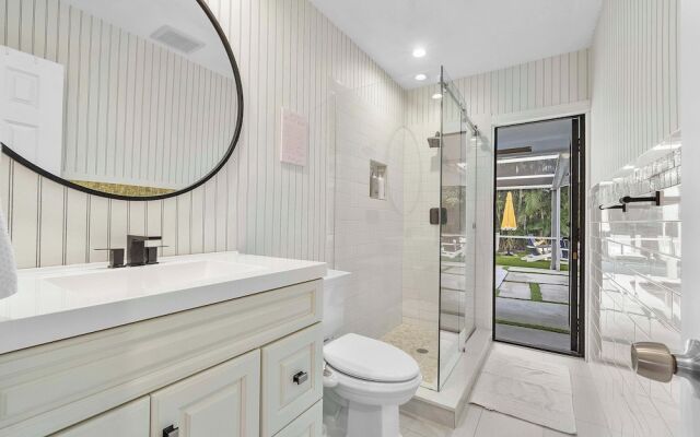 Coastal Retreat Stylish 4 BDR w/ Private Pool!