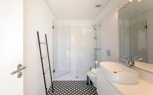 Luminous Premium Loft w/AC & Terrace by LovelyStay