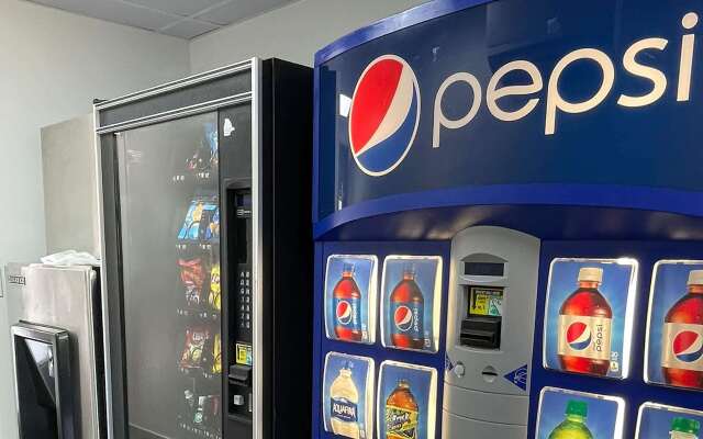 Super 8 by Wyndham Lindenhurst