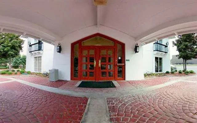 OYO Hotel Columbia SC I-20/I-26