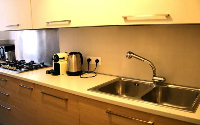 Spacious Apartment in Rome near Sea