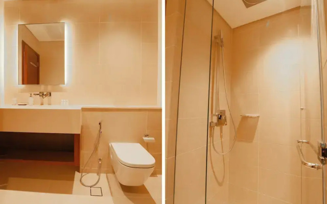 OYO Home 258 1BHK Marina Gate 2