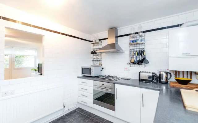 Holland Park Heights by BaseToGo