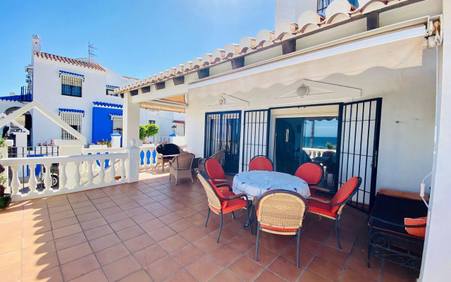 Beautiful house on the beachfront in Costa tropical