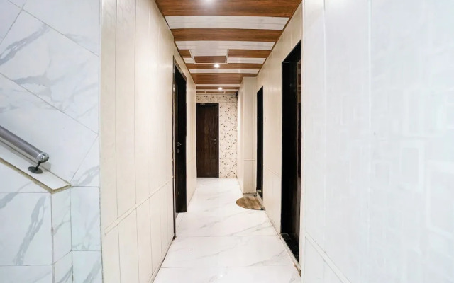 Fabhotel Hans Residency