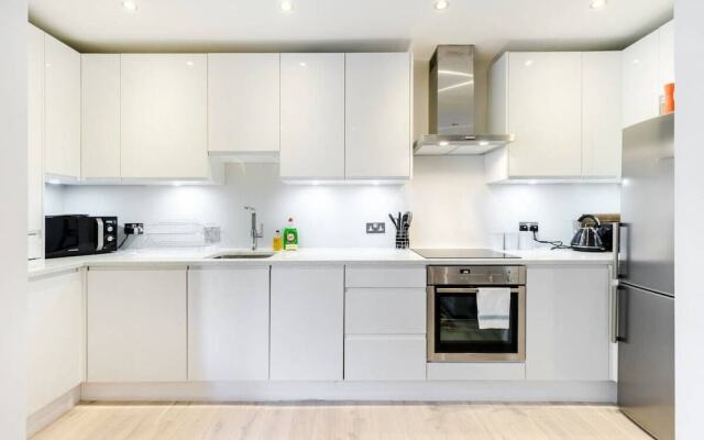 Designer 2 Bed on Hampstead High St