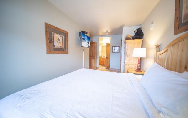 Red Hawk Lodge 2241 OFB