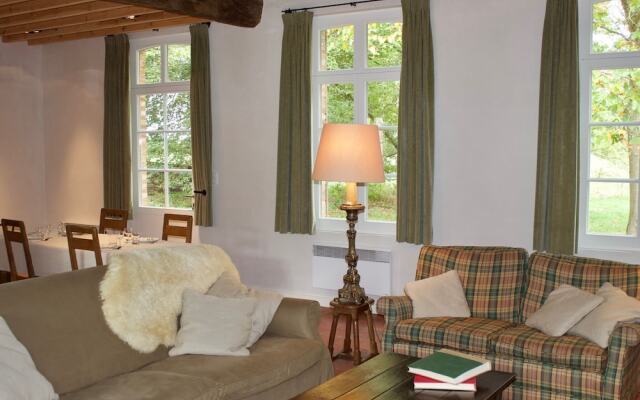 Vintage Mansion in Hoogstraten with Garden