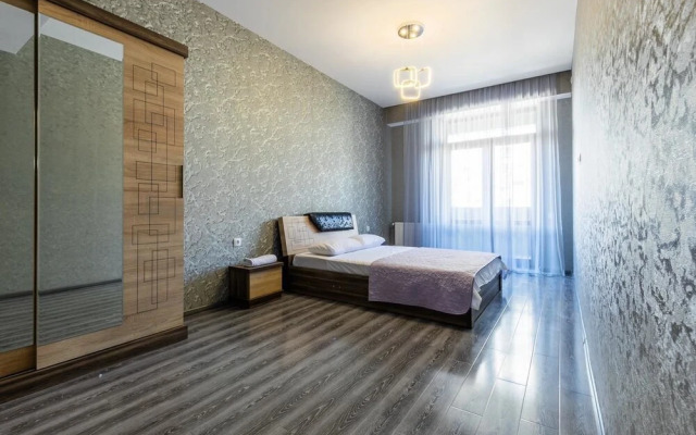 Apartment on Saakadze Square