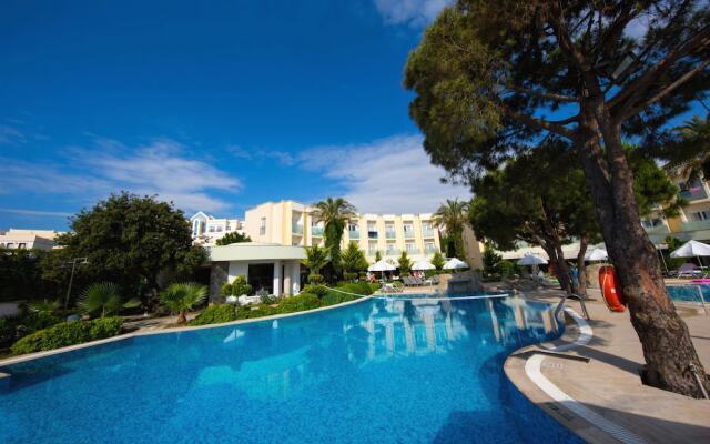 Royal Palm Beach Hotel