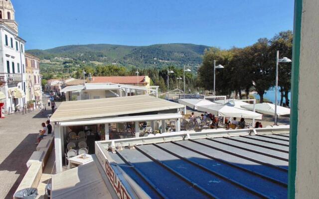 S239 - Sirolo, trilocale in piazza con aria condizionata