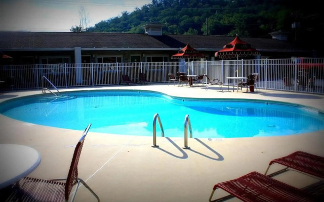 Cherokee Grand Hotel