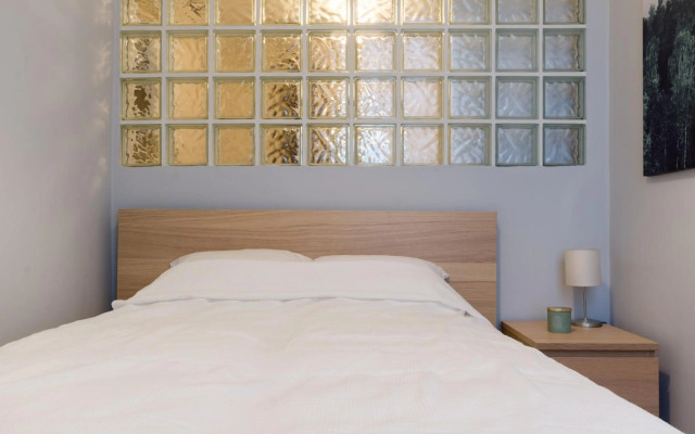 I30 Studio Apartment In Central Location.