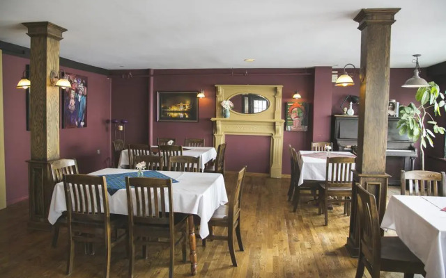 Lane's Privateer Inn