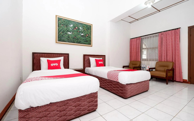 Super OYO Capital O 1644 Hotel Griya Kencana – Guest Rooms – Surakarta