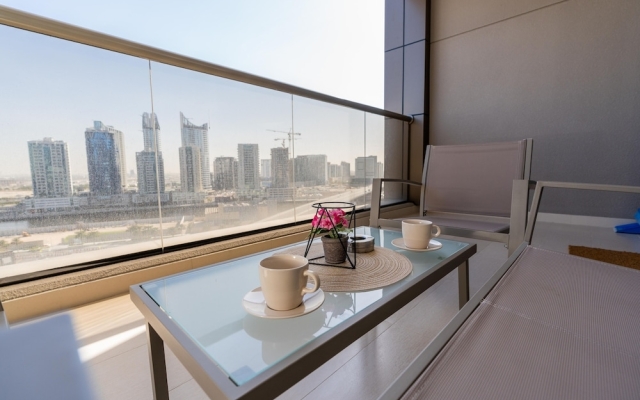 Superhost - Elegant Apartment With Balcony In Downtown