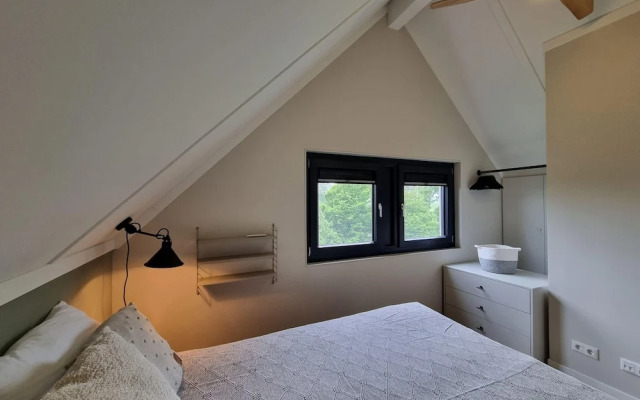 Luxurious Detached Water Villa With Jetty