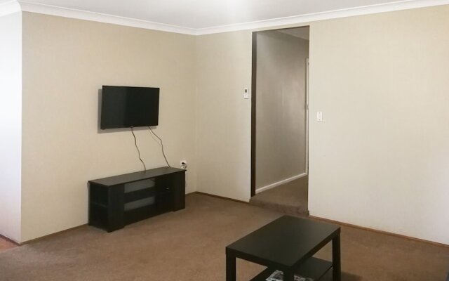 5 Bed House Close to Dubbo Zoo