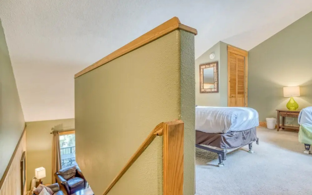 Ski House 208