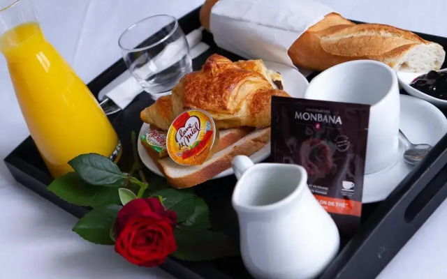 Hotel du Théâtre by Patrick Hayat