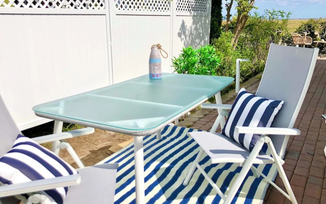 Serene Waterview Retreat 2 Bedrooms in Mönkebude, Germany