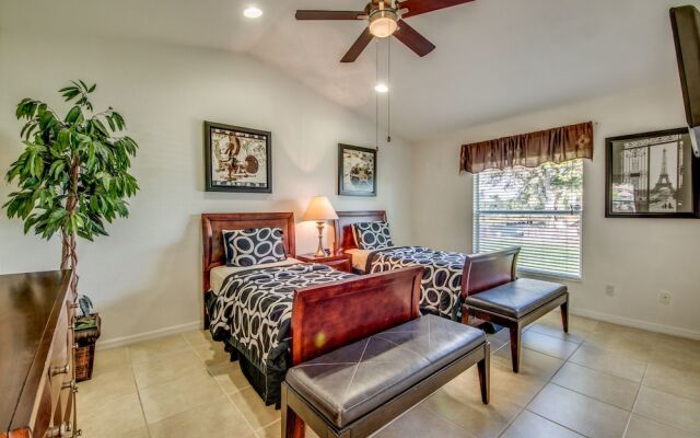 Villazo Ann - Roelens Vacations