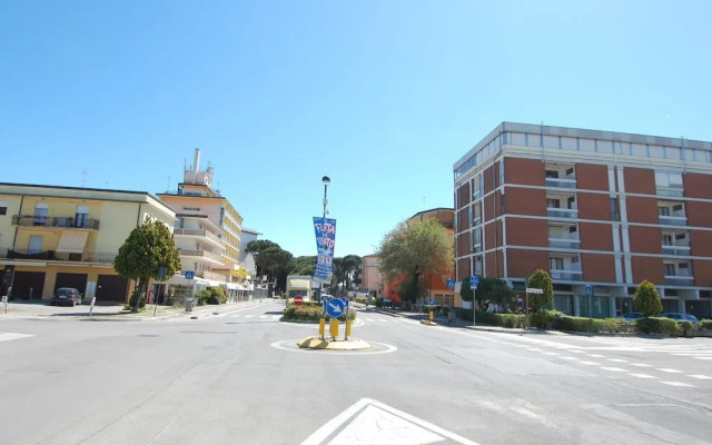 Sun Drenched Seaside Holiday Home with Pool near Venice