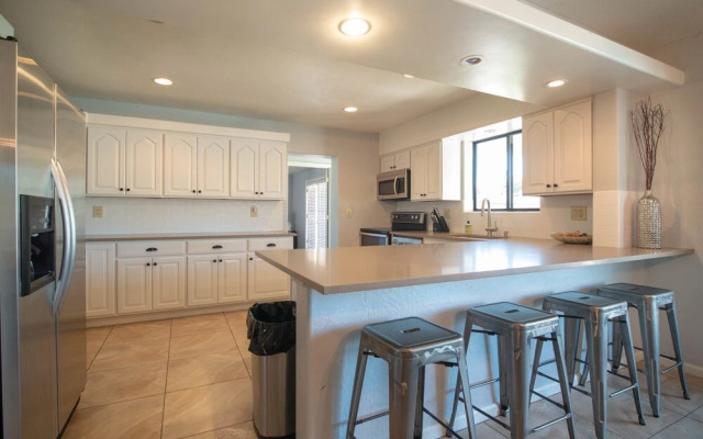 Scottsdale 4BD Modern Home w/ Sparkling Pool!