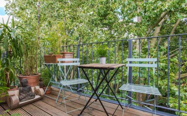 Cosy 2 Bedroom Apartment With Great Outdoor Balcony