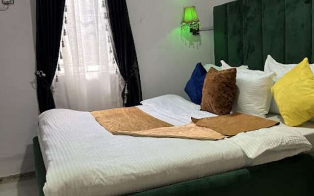 Glandov Suites and Apartment