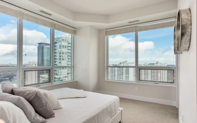 QuickStay - Beautiful Toronto Condo, City Views