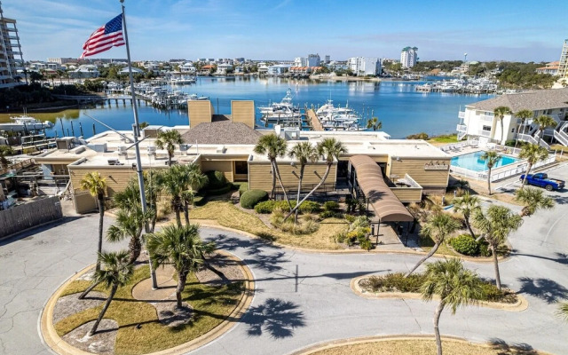 SPC 1034 is a Pet Friendly 1 BR with Free Beach Service for 2! by RedAwning