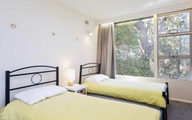 3 'Far Horizons' 77 Ronald Avenue - Cosy Comfortable Unit With Filtered Views – Guest Rooms – Shoal Bay