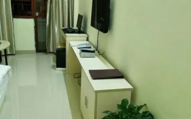 Baoting Huanghuali Hotel