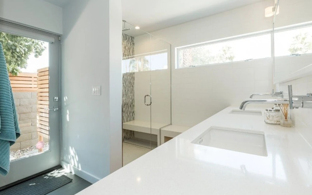 Tranquilo 3 Bedroom Home by RedAwning