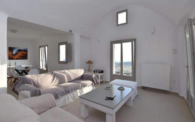 Villa Acqua · Gorgeous pool villa, stunning sea views, helipad!