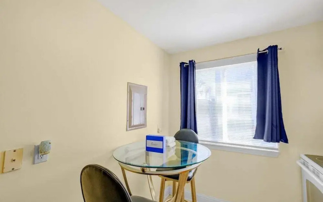 Oak Shores Studio 13