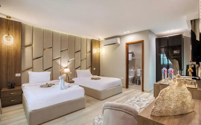 Golden Palm Sunrise Inn