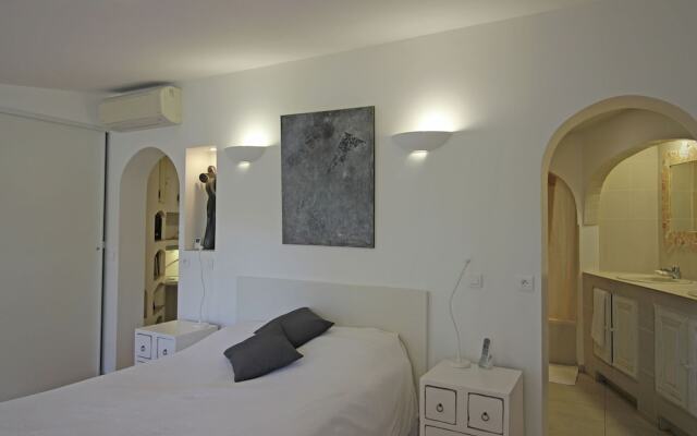 Modern Villa in Gassin With Sauna