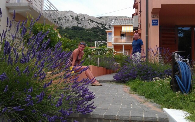 Barbalić Dario Apartment 1 with garden terrace