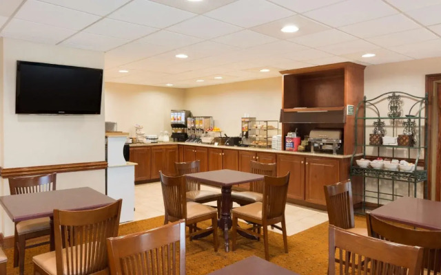 Country Inn & Suites by Radisson, Savannah Midtown, GA