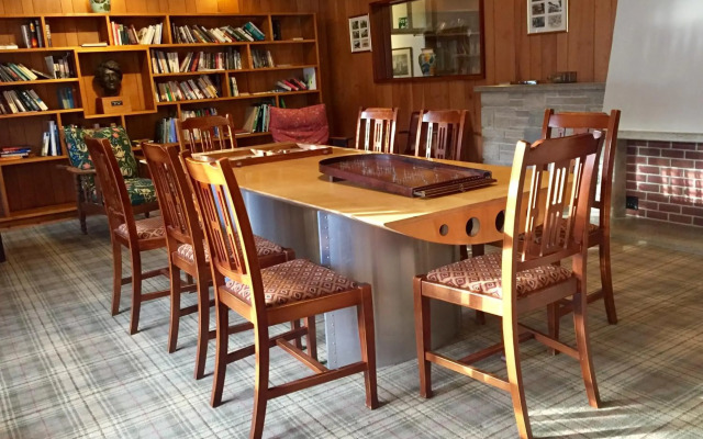 The Knoll House