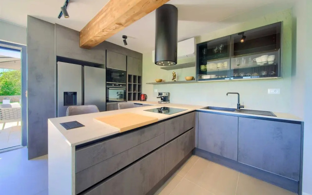 Villa Astrum With Heated Pool Jacuzzi and Sauna