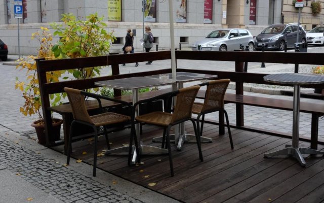 Academus - Cafe/Pub & Guest House