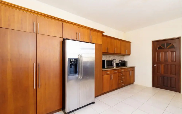 Beautiful 3br2 5BA Villa w Pool Close 2 Baby Beach