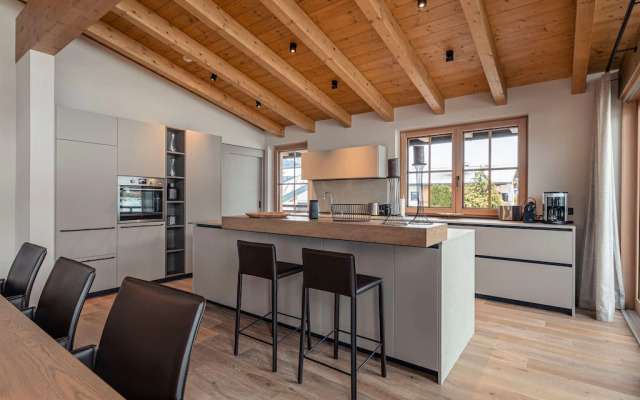 Luxury Penthouse, ski Lift Within Walking Distance