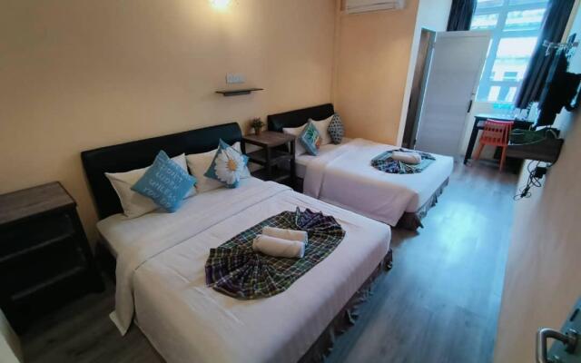 Loft Pals Urbanstay Lodge; Kapit