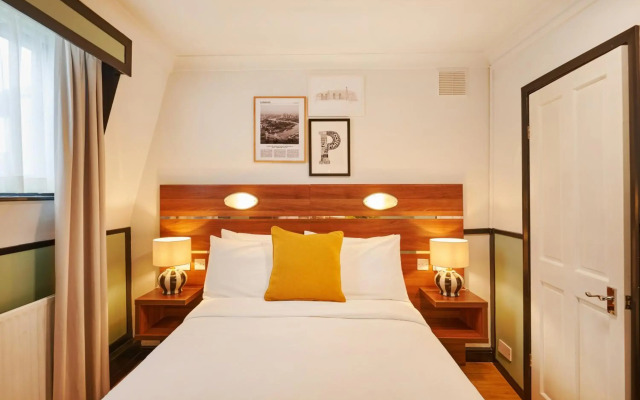 Huttons Hotel, Victoria London