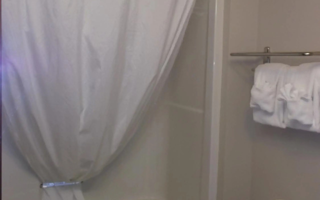 Foxwood Inn & Suites