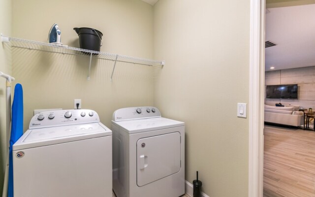 Solterra - 7004 Oak Wood Street